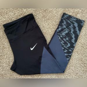 Nike Women’s Dri-Fit Crop Leggings/Capris Multicolored, Patterned, Size L